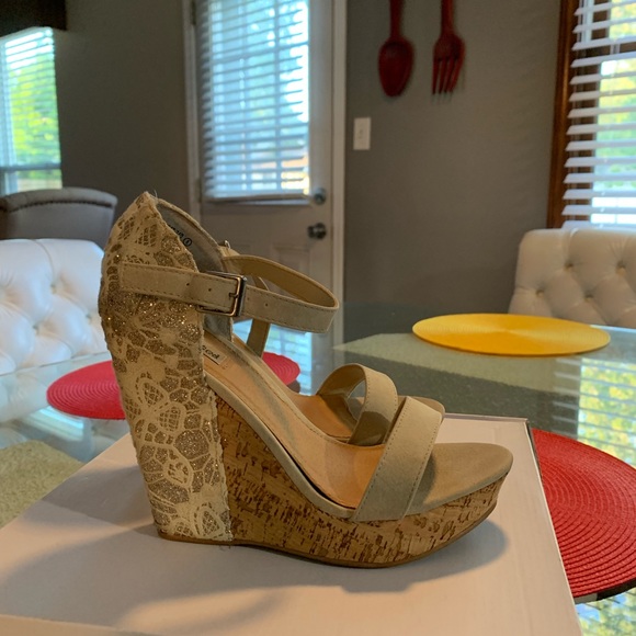 Like new heels - Picture 2 of 3